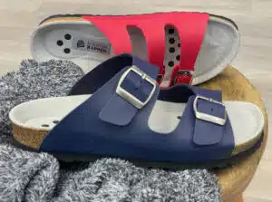 Orthopädie Peters Home 7 Zwei Softpedder in Rot und Blau - Modell Sinnig und Schmuck und eine kuschelige Decke